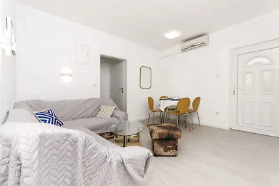 Ferienwohnung mit Terrasse, Klimaanlage und