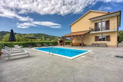 Villa mit Pool und Klimaanlage