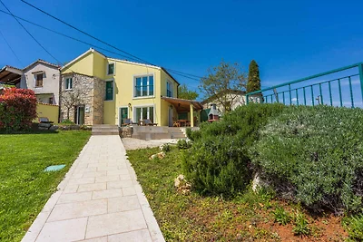 Ferienhaus mit Pool und Klimaanlage