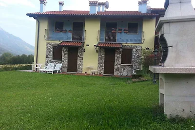 Ferienhaus mit Garten und Bergblick