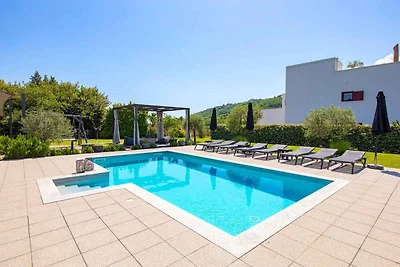 FerienHaus mit beheiztem Pool in der Nähe von