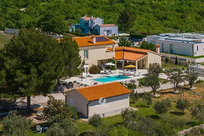 Villa mit Pool, Klimaanlage, Fitness und
