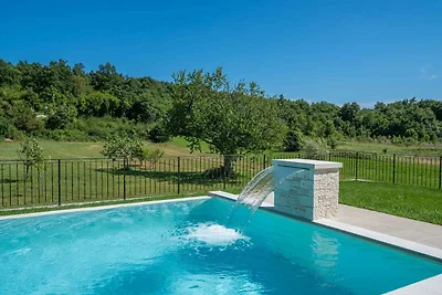 Villa mit Pool und Klimaanlage
