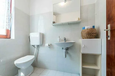 Apartment Zirje mit Meerblick in Strandnähe