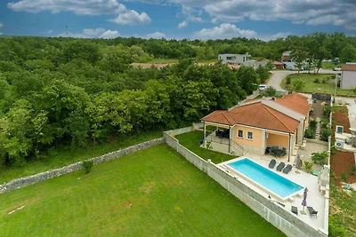 Villa mit eigenem Pool und Garten