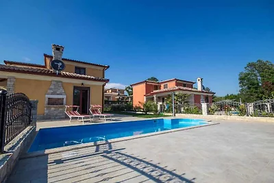 Villa mit Aussenpool