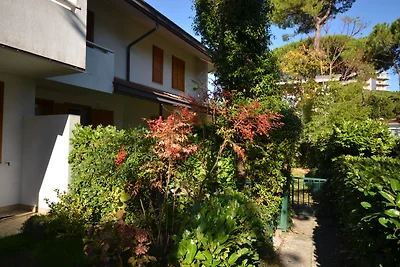 Villa mit Klimaanlage und Balkon
