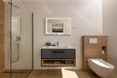 Luxusvilla mit Pool und Strandnähe im ruhigen