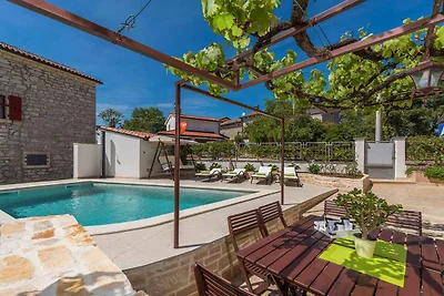 Villa mit Pool und Klimaanlage