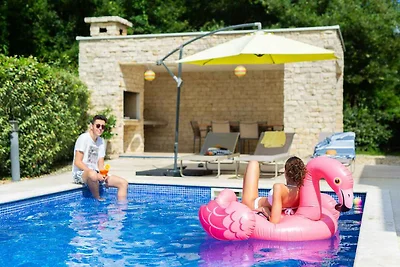 Ferienhaus mit Aussenpool und Terrasse