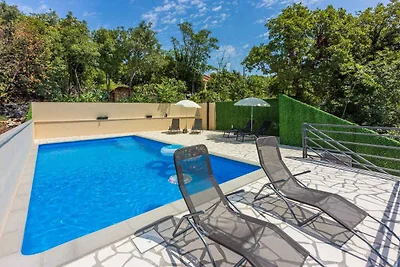 Ferienhaus mit Pool und Klimaanlage