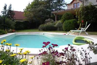 Ferienhaus mit Pool und Ausblick zum Balaton 