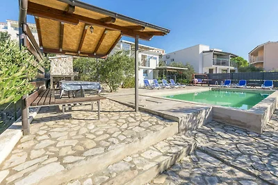 Ferienhaus mit Pool und Grillmöglichkeit