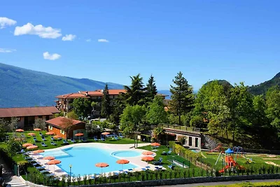 Hotelapartment mit Pool und Balkon mit seitli