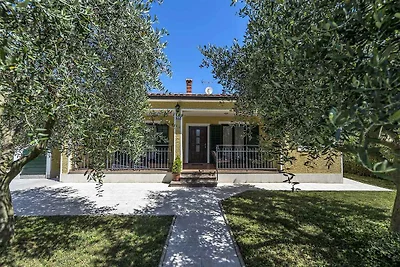 Villa mit Pool und Klimaanlage