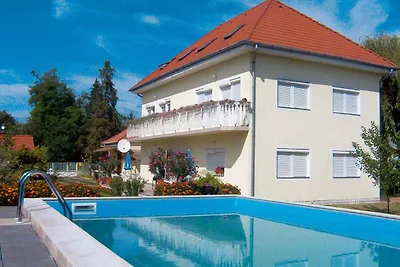 Ferienwohnung mit Pool und Internet