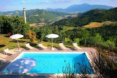 Ferienhaus Mit Terasse und Pool