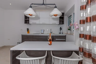 Ferienwohnung mit Meerblick und Pool