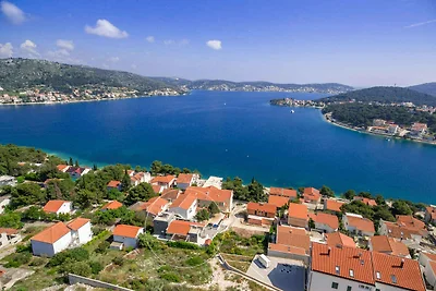 Exklusive Villa Martinis in Rogoznica mit Mee