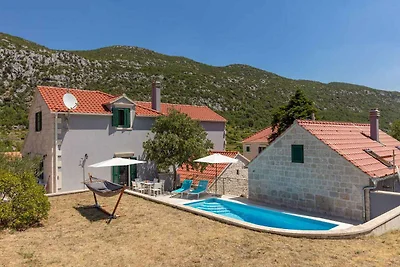 Ruhige Villa Roglić mit privatem Pool und idy