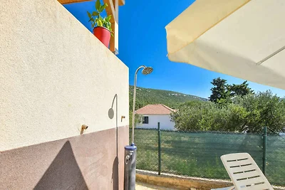 Ferienhaus mit Aussenpool und Anlegeplatz