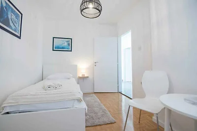 Ferienwohnung mit Klimaanlage und Balkon