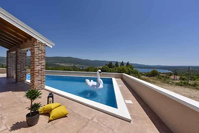 Ferienhaus mit Meerblick und Pool