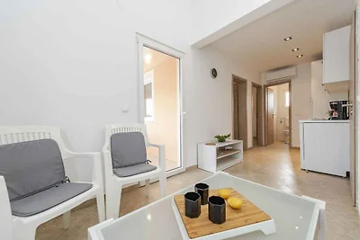 Ferienwohnung mit Klimaanlage und Balkon