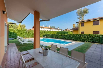 Villa mit Klimaanlage, Garten und Pool