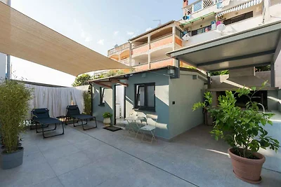 Studio mit Klimaanlage und Terrasse