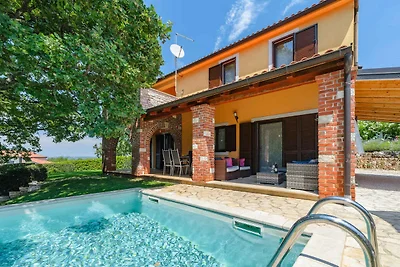 Villa mit Pool und Klimaanlage