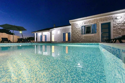 Villa familienfreundlich mit Pool und