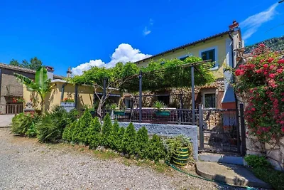 Ferienhaus mit Terrasse und Whirlpool