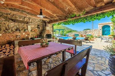 Ferienhaus mit Pool und Klimaanlage