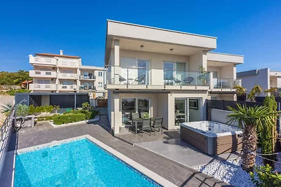 Ferienhaus mit Swimmingpool und Meerblick