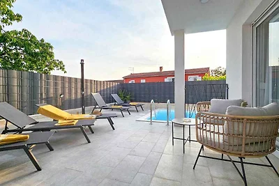 Ferienhaus auf zwei Etagen mit Garten und