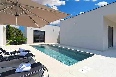 Villa mit Swimmingpool und Sauna