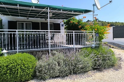 Ferienwohnung mit Terrasse und Aussenpool