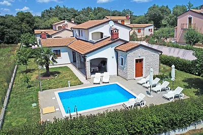 Villa mit Pool und Klimaanlage