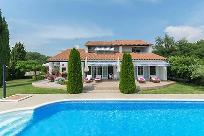 Villa mit Pool und Klimaanlage