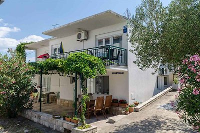 Ferienwohnung mit Terrasse und Grill, am Meer