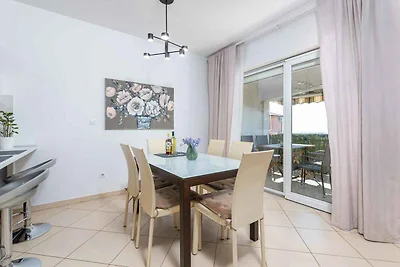 Modern eingerichtetes Apartment für vier Pers