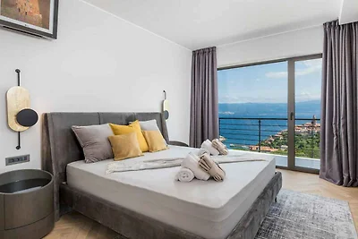 FerienHaus mit Pool und Meerblick
