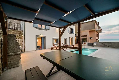 Villa mit Meerblick, Wellnessbereich und Pool