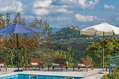 Villa mit Pool und Klimanlage