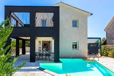 Villa mit Klimaanlage und Pool