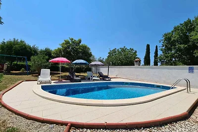 Ferienhaus mit Pool und Klimaanlage