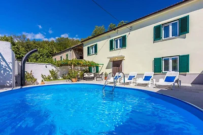 Ferienhaus mit Swimmingpool, Terrasse und