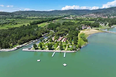 Zelt mit Holzveranda