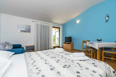 Studio mit Balkon und Klimaanlage